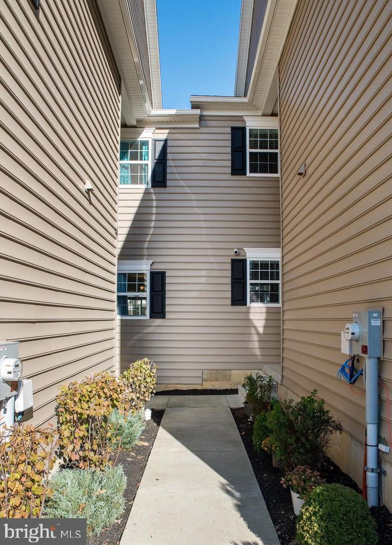 336 Kemper Dr, Honey Brook PA  19344 exterior