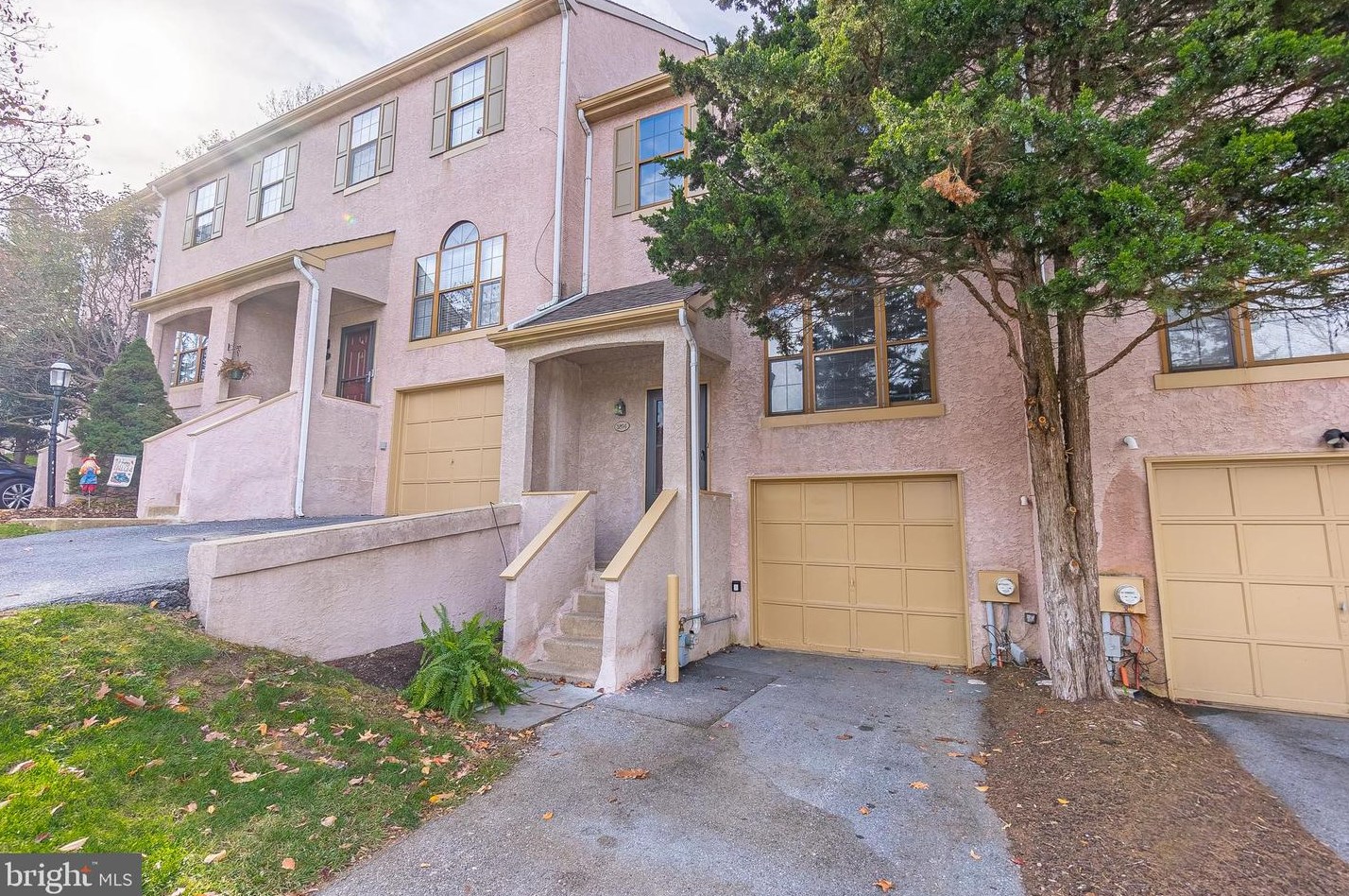 3204 Stoneham Dr, West Chester, PA 19382