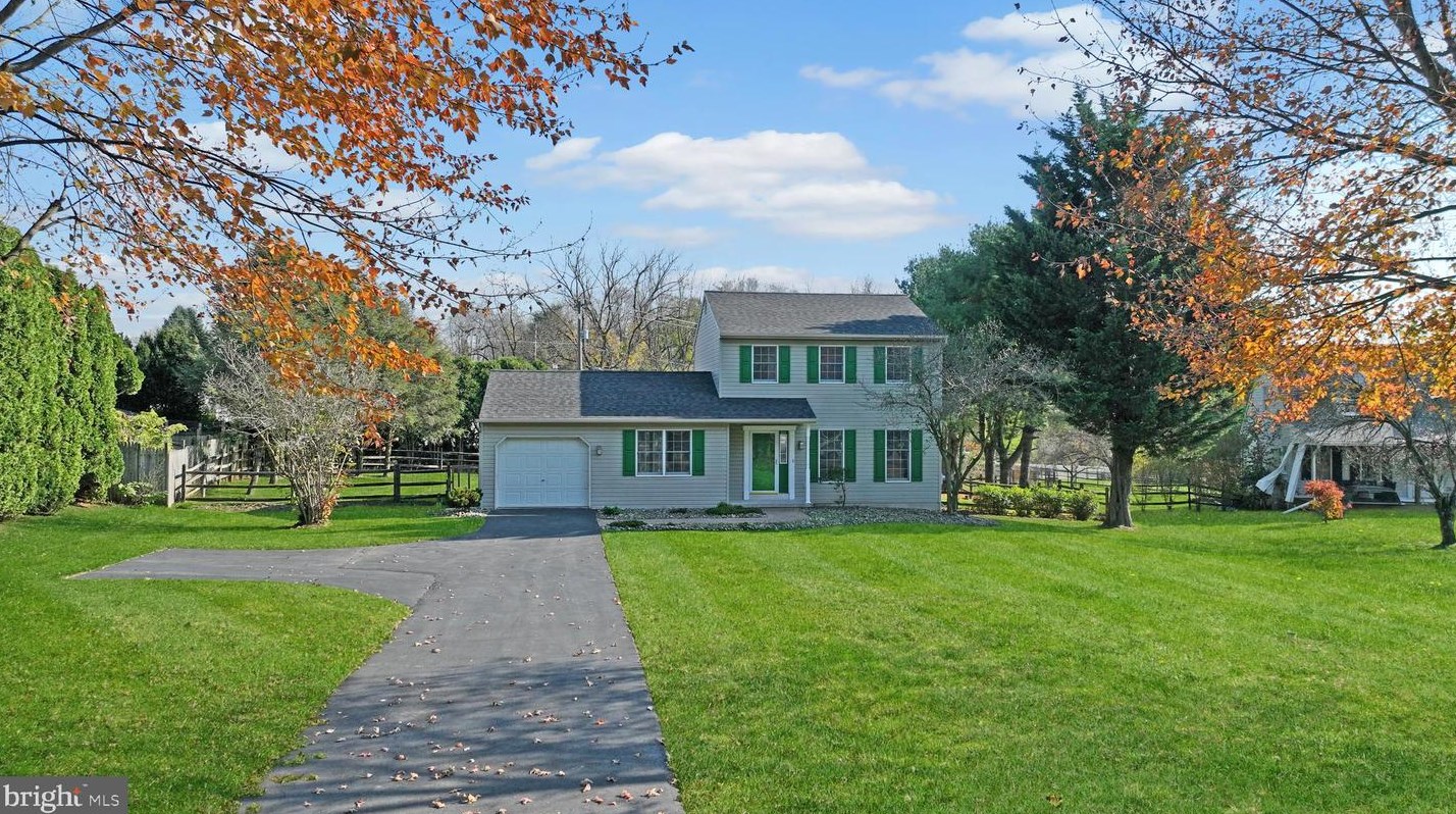 104 Goldfinch Ln, Honey Brook, PA 19344-8635