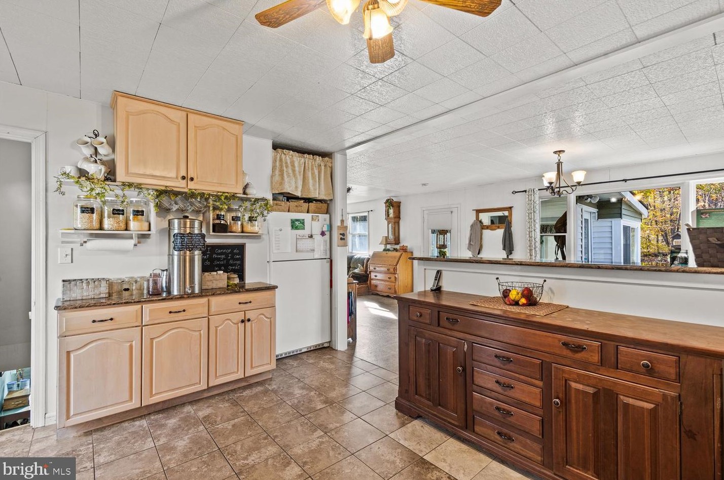 102 Walton Ln, Coatesville PA  19320-1051 exterior