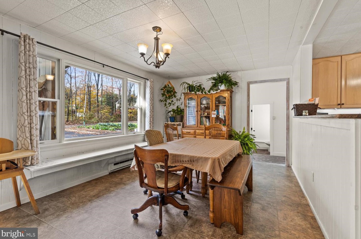 102 Walton Ln, Coatesville PA  19320-1051 exterior