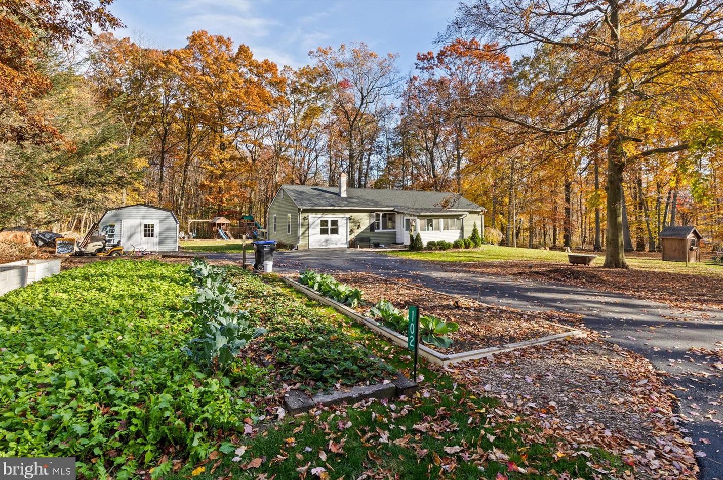 102 Walton Ln, Coatesville, PA 19320