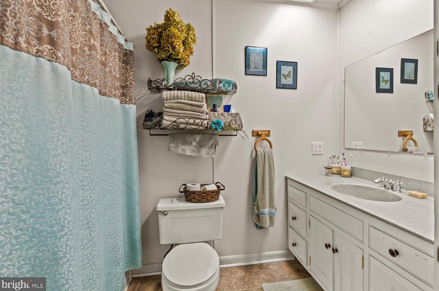 102 Walton Ln, Coatesville PA  19320-1051 exterior