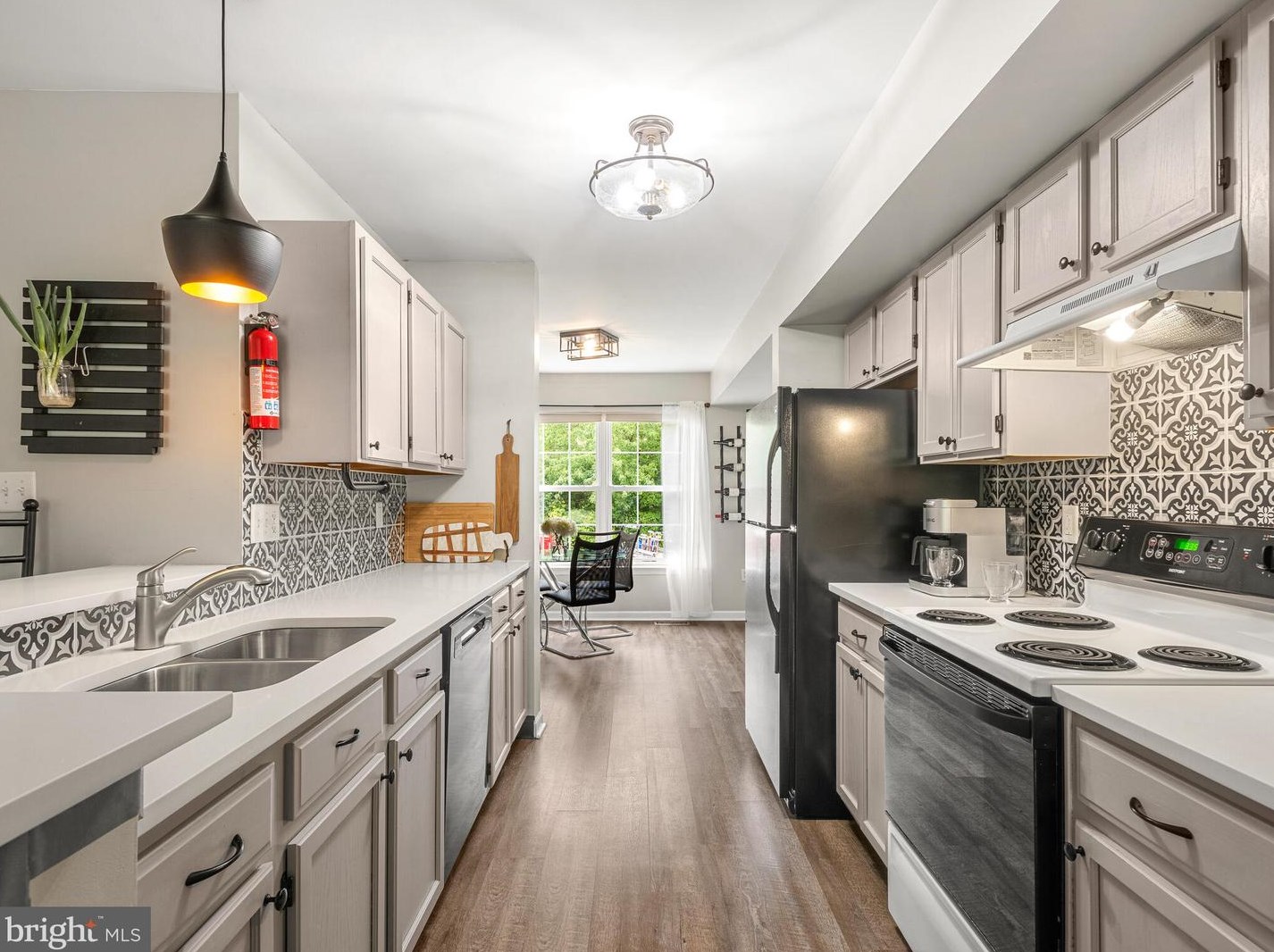 327 Mount Pleasant St, Romansville PA  19320-3003 exterior