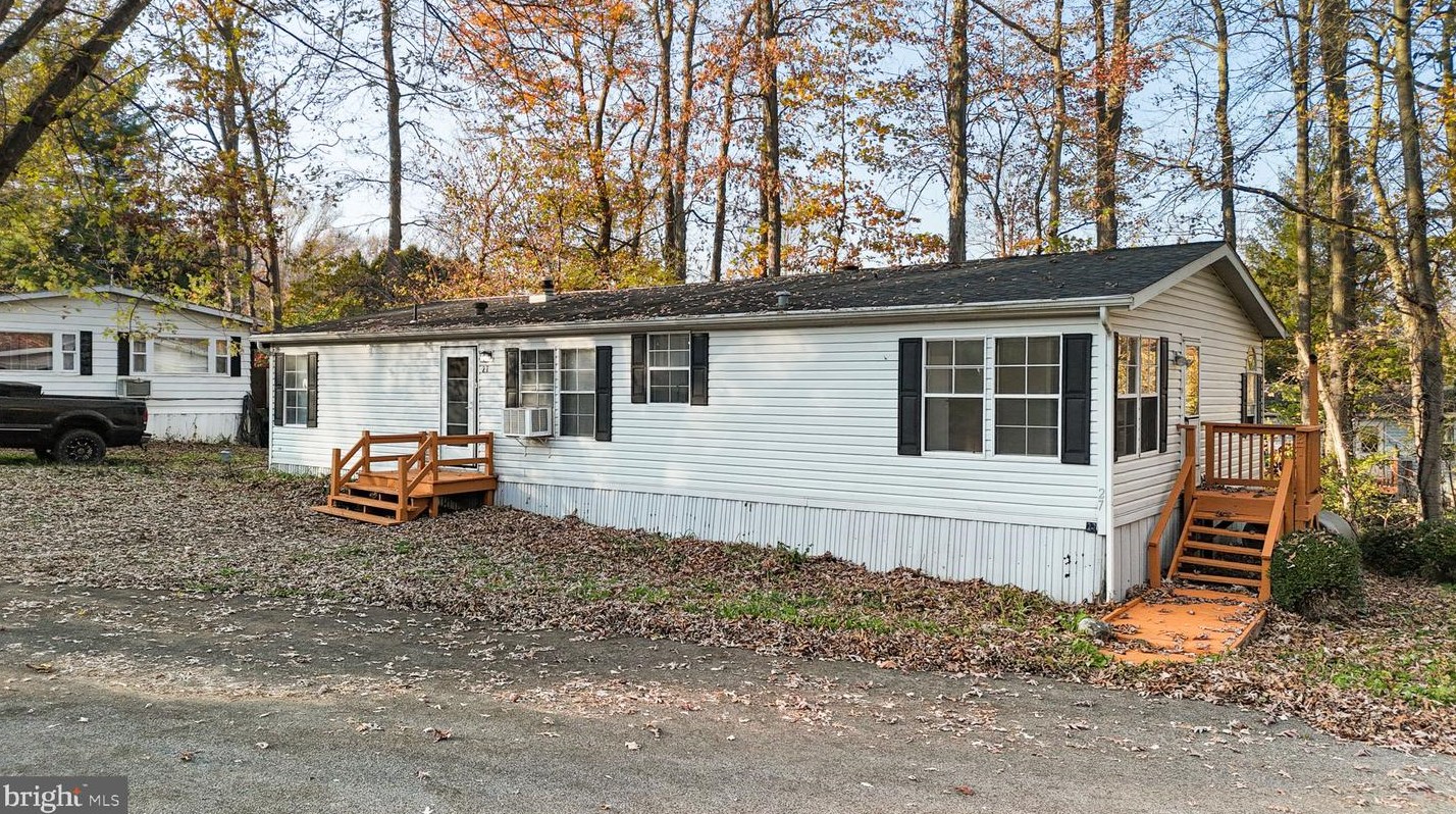 27 Navaho Ln, Honey Brook, PA 19344