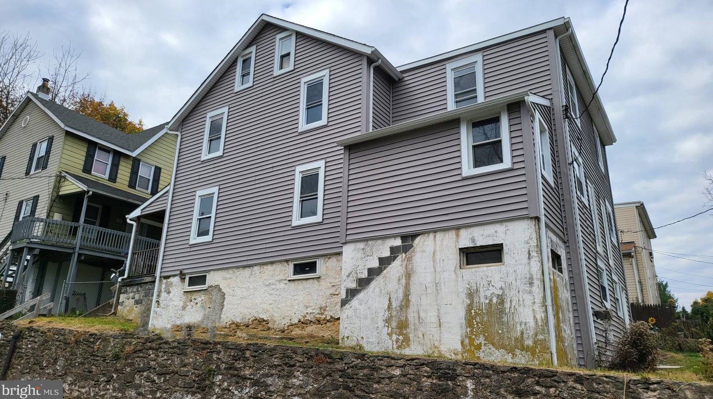 12 Woodland Ave, Coatesville PA  19320-3687 exterior