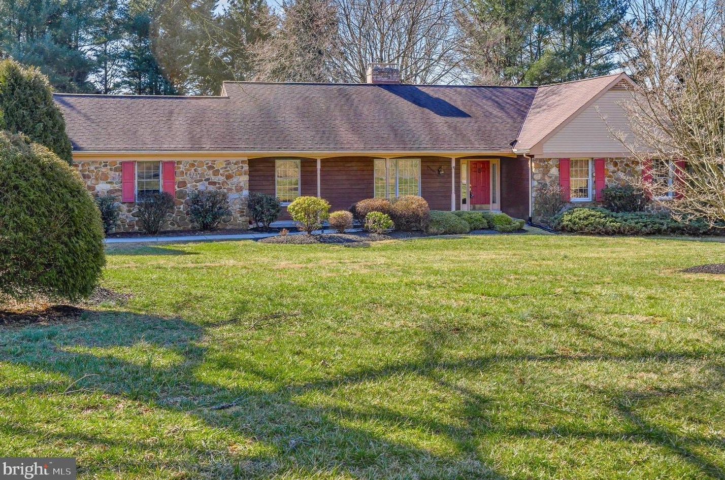 200 Whitestone Dr, Kennett Sq, PA 19348-1330