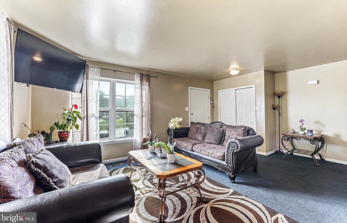 208 Buena Vista Dr, Kennett Sq, PA 19348