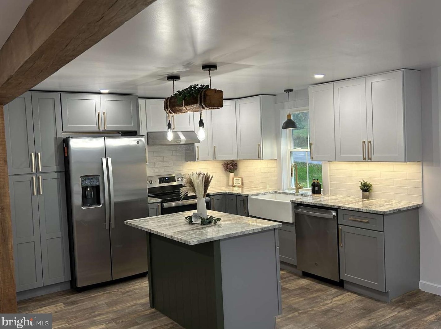 401 Ash Rd, Coatesville PA  19320-1137 exterior