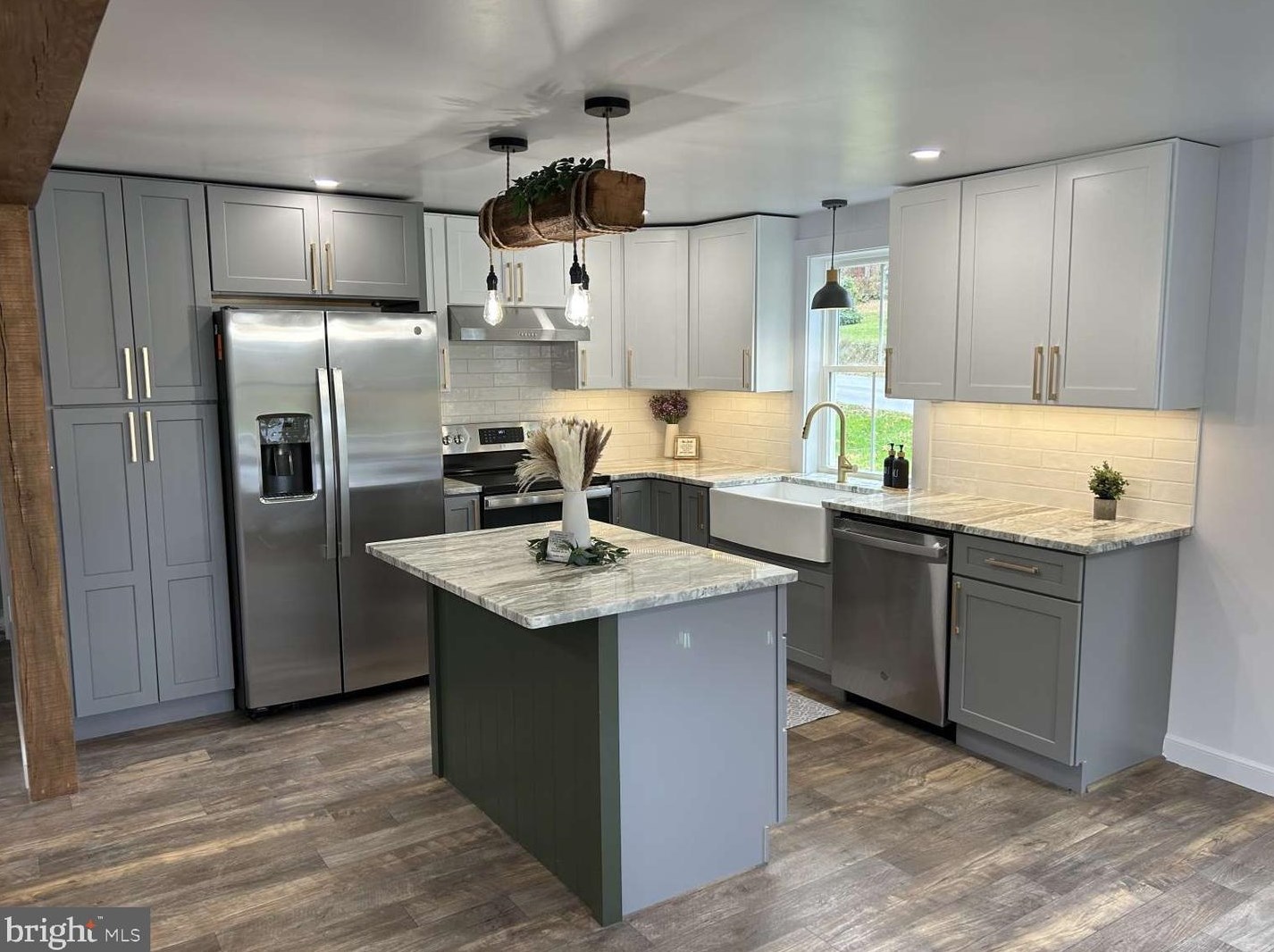 401 Ash Rd, Coatesville PA  19320-1137 exterior