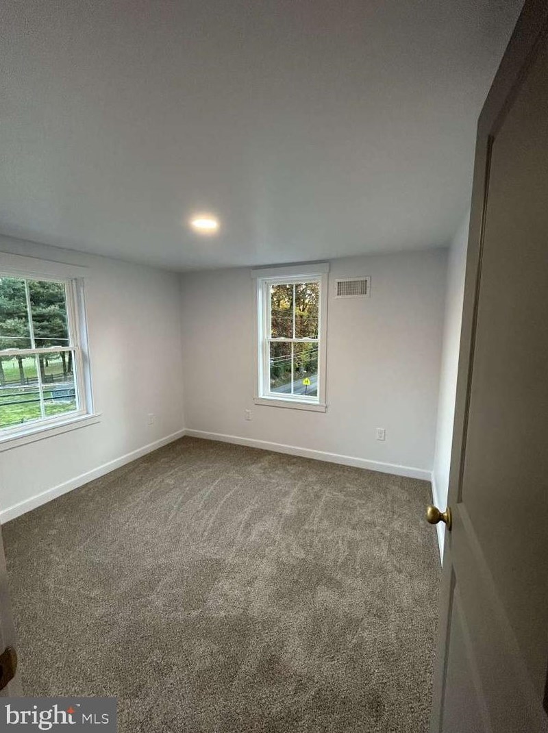 401 Ash Rd, Coatesville PA  19320-1137 exterior