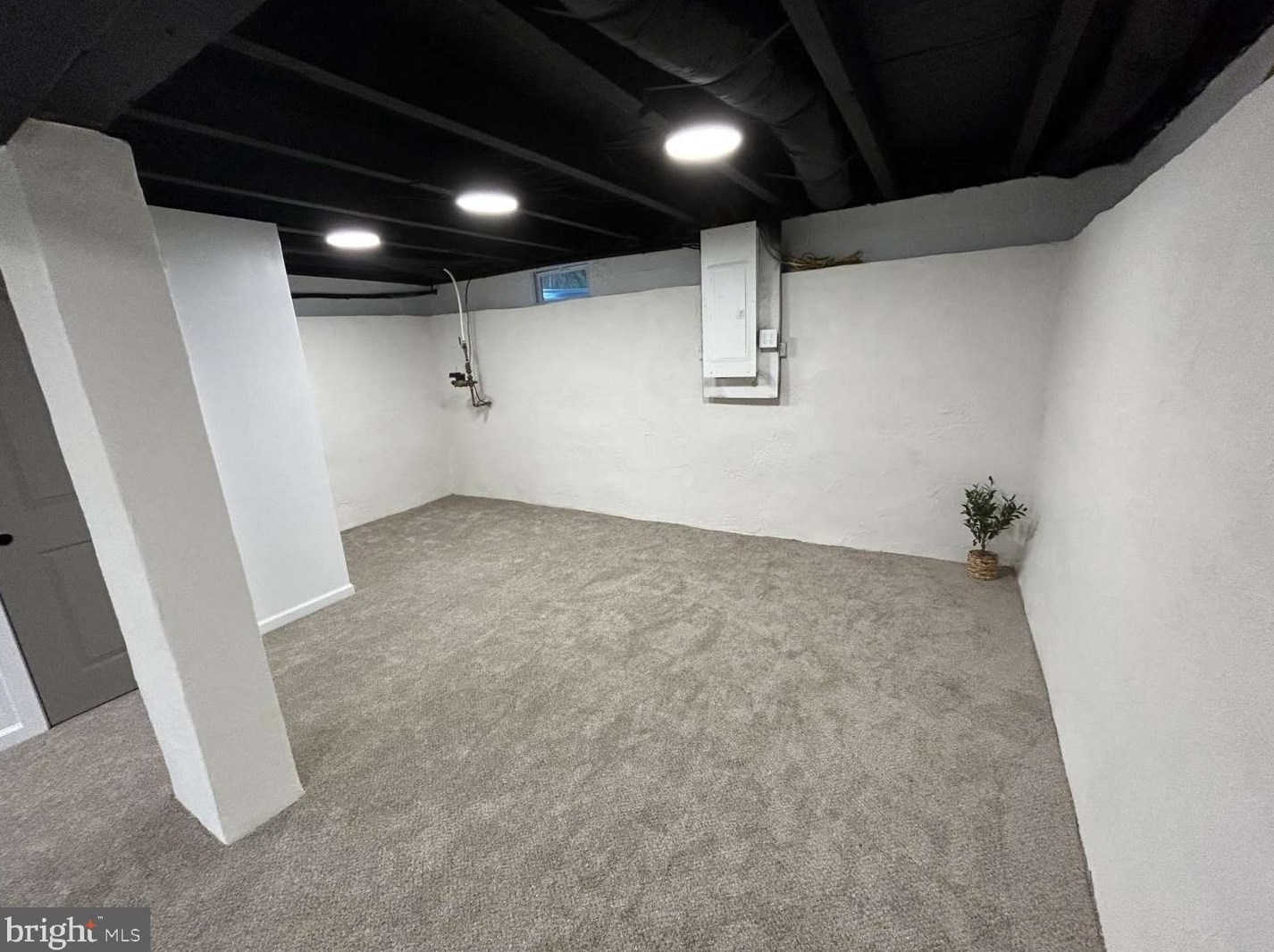 401 Ash Rd, Coatesville PA  19320-1137 exterior