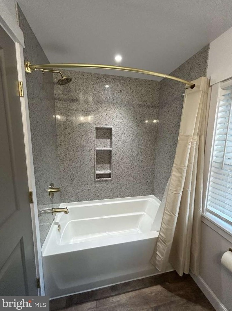 401 Ash Rd, Coatesville PA  19320-1137 exterior