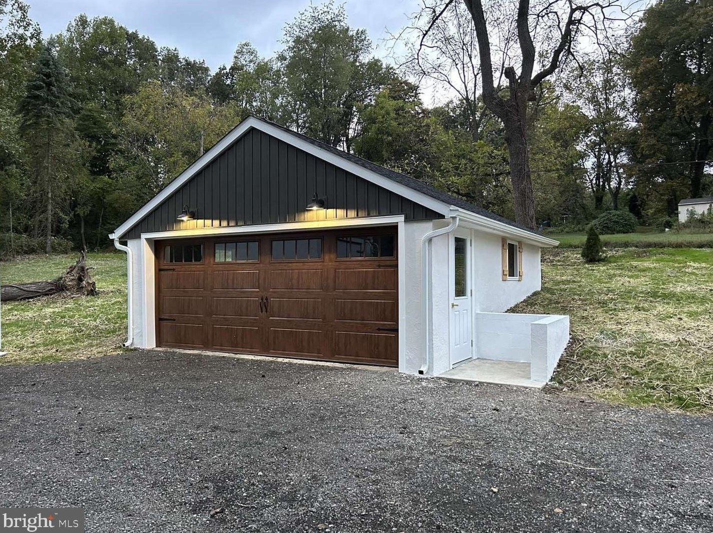 401 Ash Rd, Coatesville PA  19320-1137 exterior