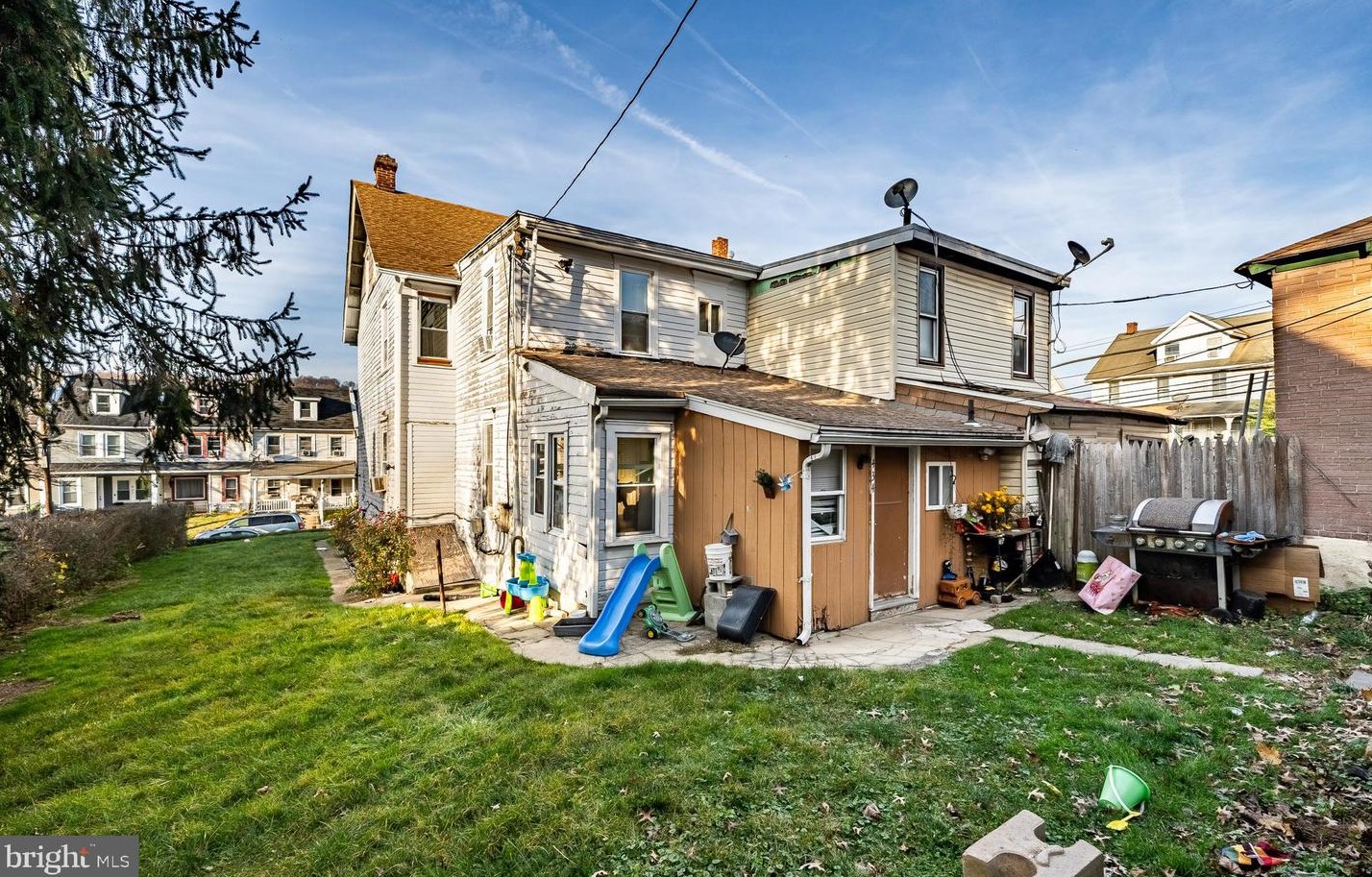 434 Maple Ave, Coatesville PA  19320-3602 exterior