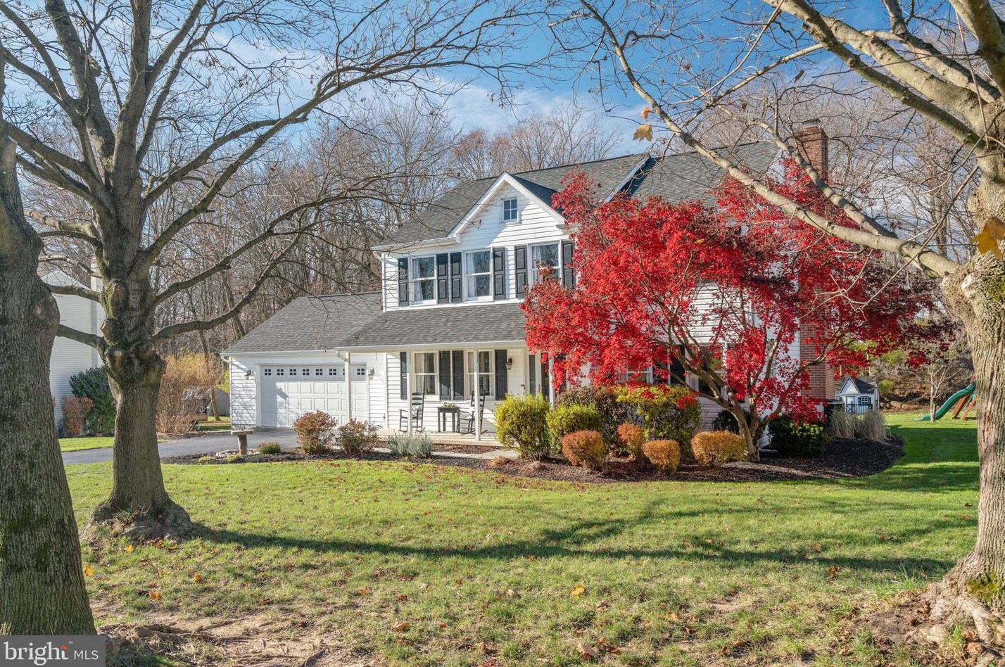 858 Shaumont Dr, West Chester, PA 19382-5546