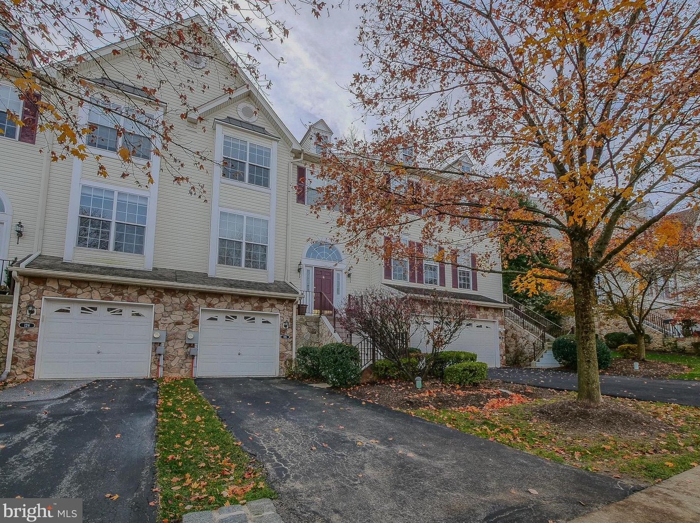 128 Fringetree Dr, West Chester, PA 19380