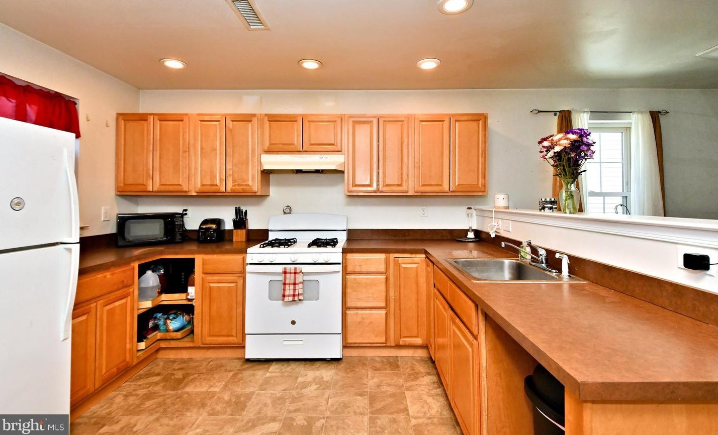 315 Community Ln, Coatesville PA  19320-3733 exterior