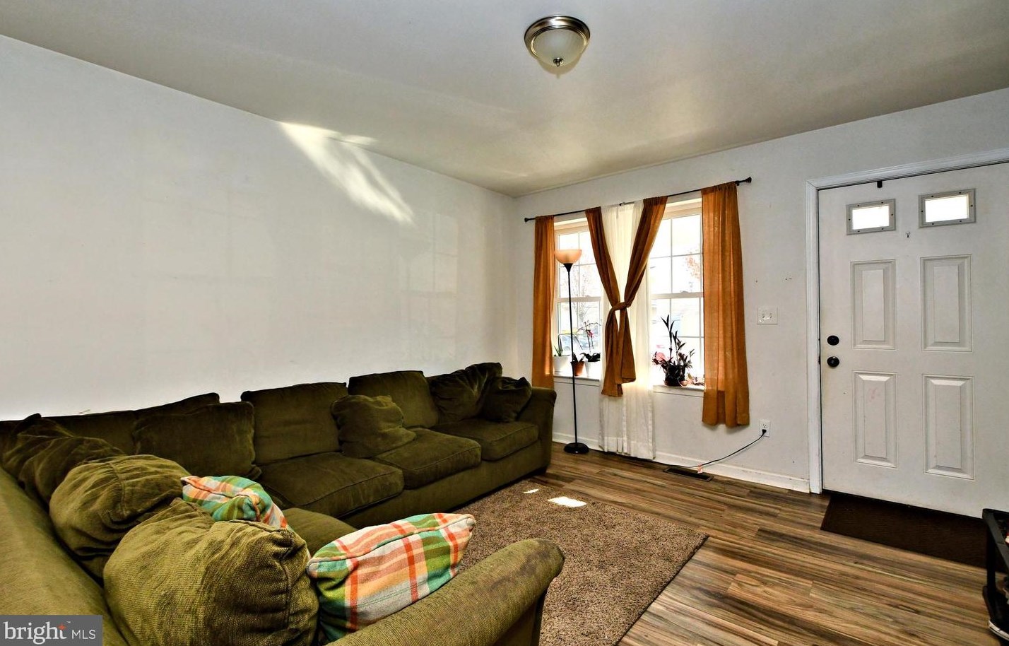 315 Community Ln, Coatesville PA  19320-3733 exterior