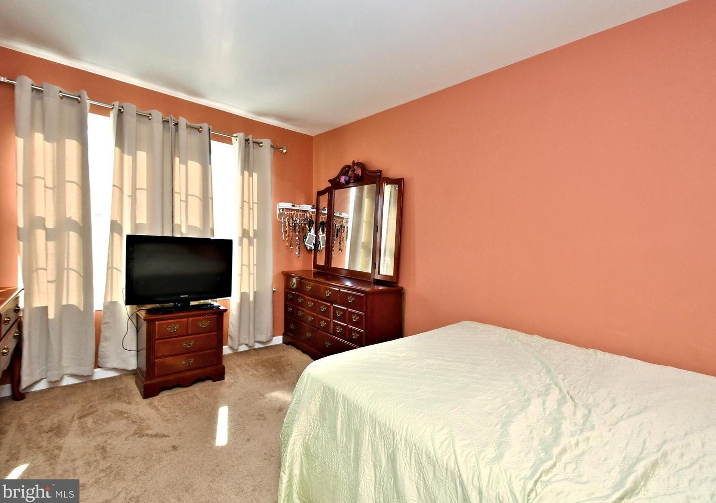 315 Community Ln, Coatesville PA  19320-3733 exterior