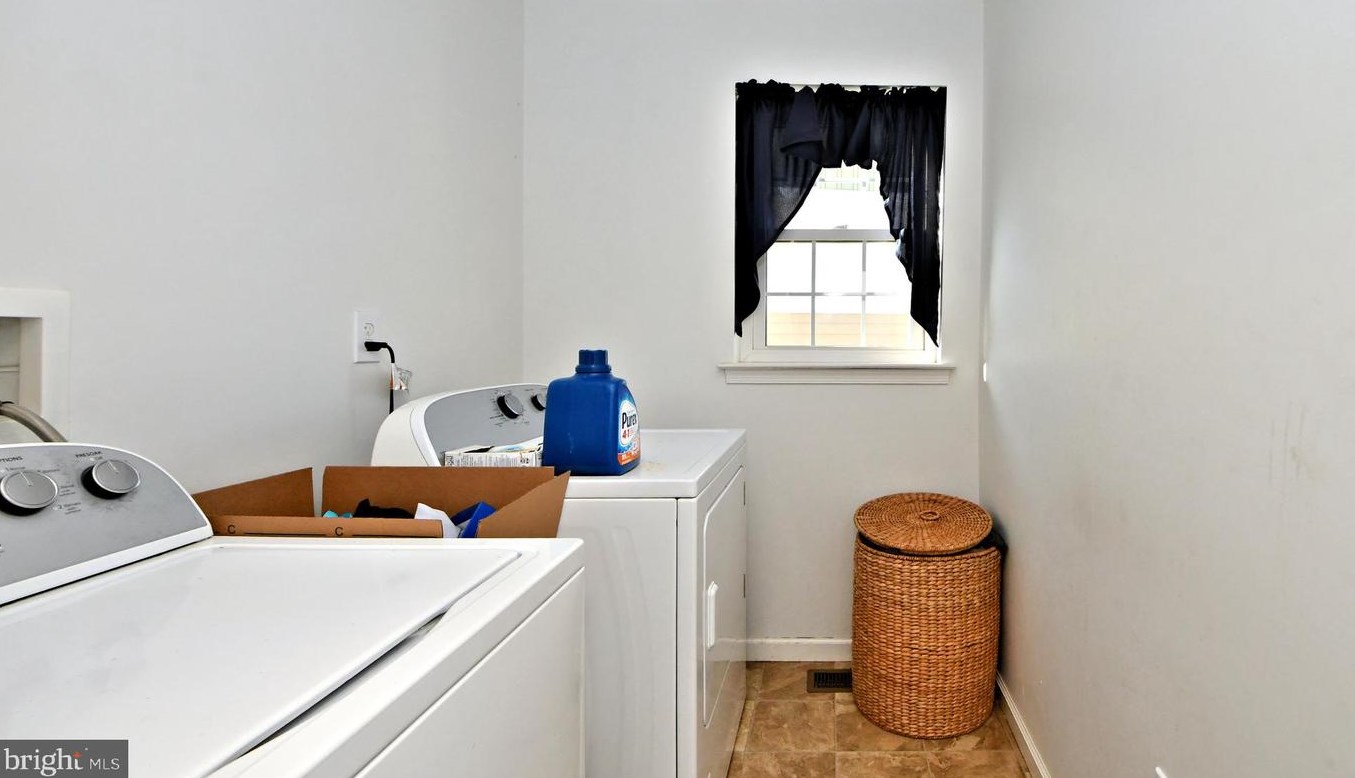 315 Community Ln, Coatesville PA  19320-3733 exterior