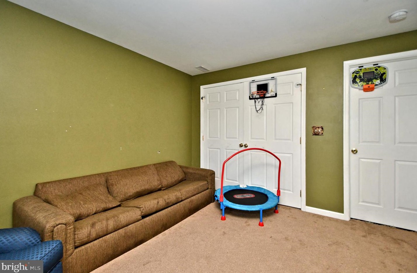 315 Community Ln, Coatesville PA  19320-3733 exterior