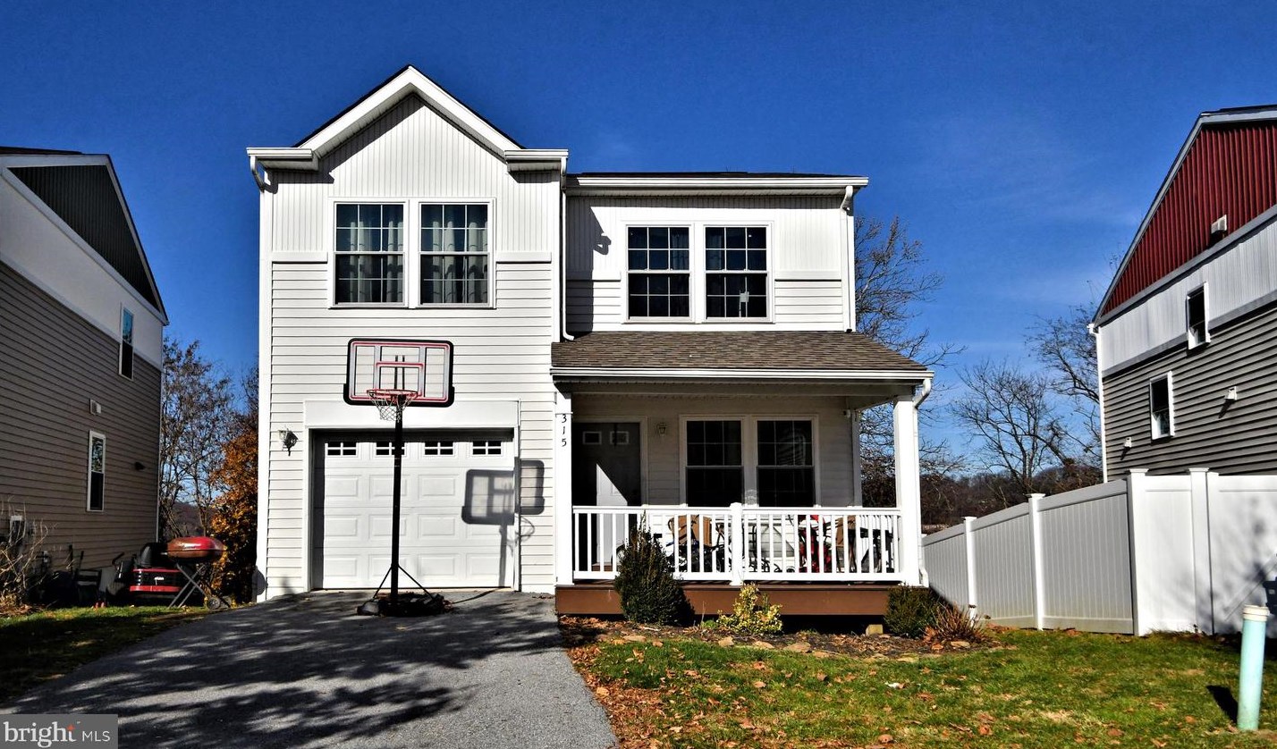 315 Community Ln, Romansville, PA 19320-3733