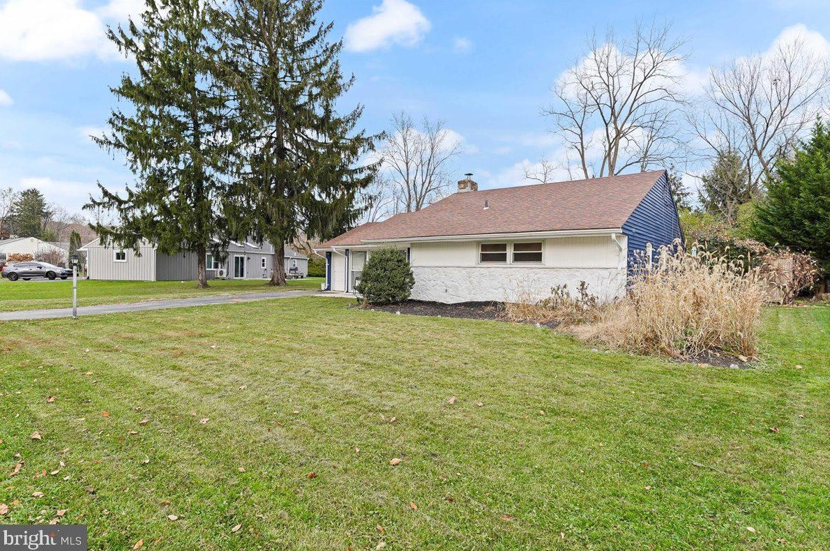 207 Locust Ln, Exton PA  19341-2402 exterior