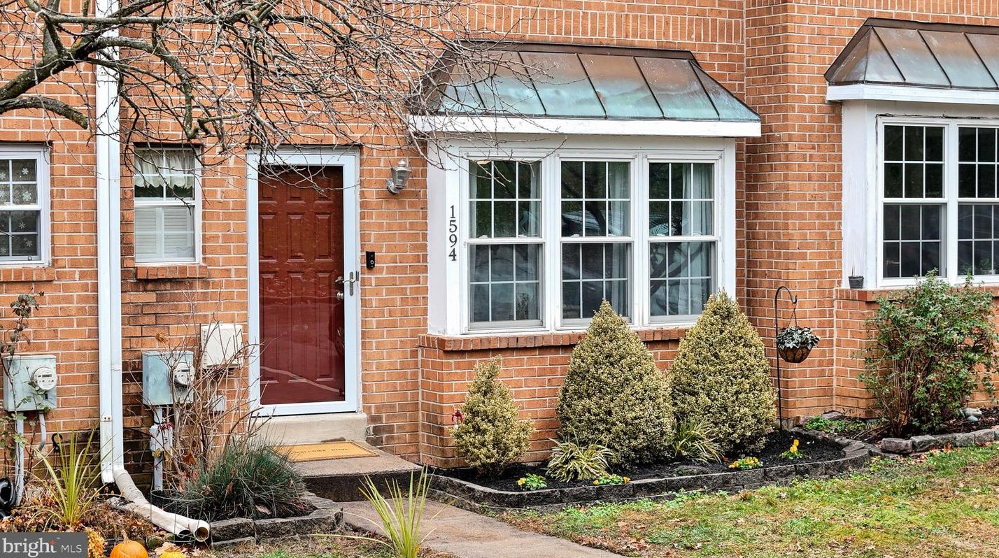 1594 Coventry Ln, West Chester, PA 19382-5900