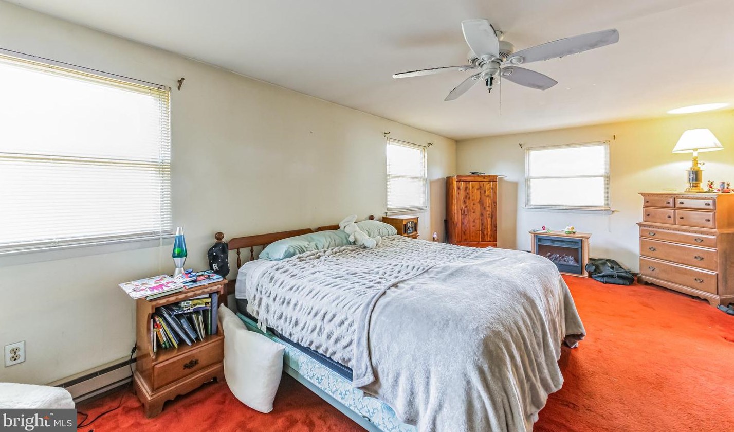 949 Queen Dr, West Chester PA  19380-1443 exterior