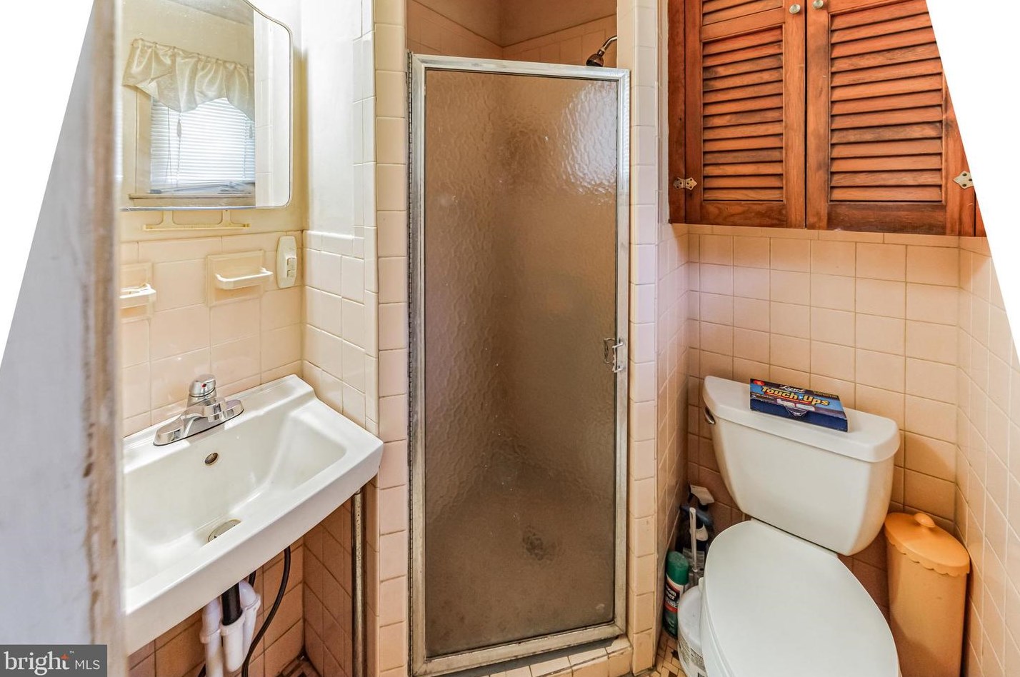 949 Queen Dr, West Chester PA  19380-1443 exterior