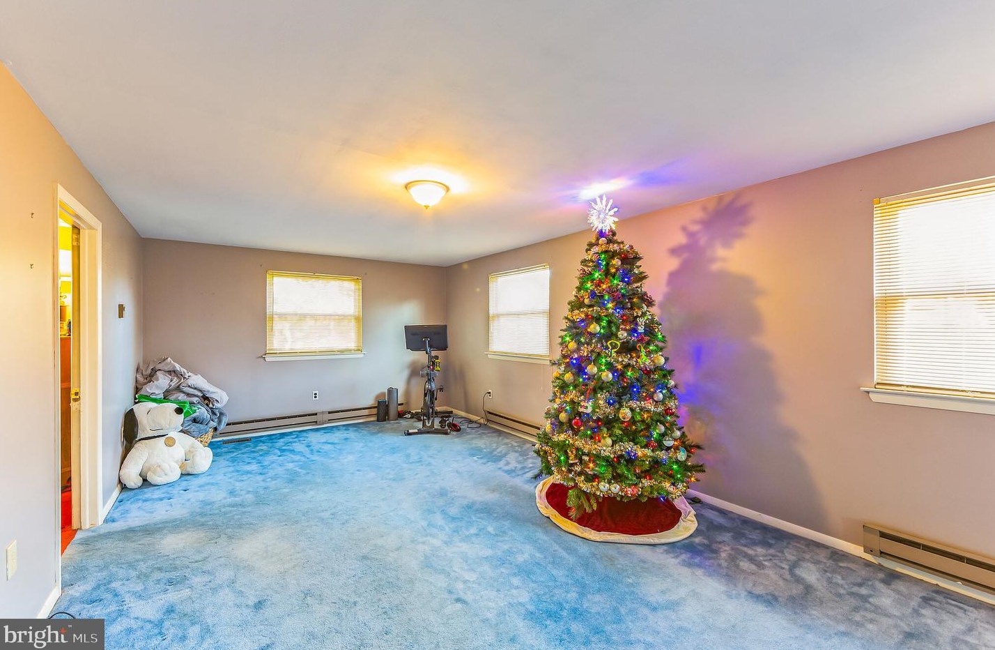 949 Queen Dr, West Chester PA  19380-1443 exterior