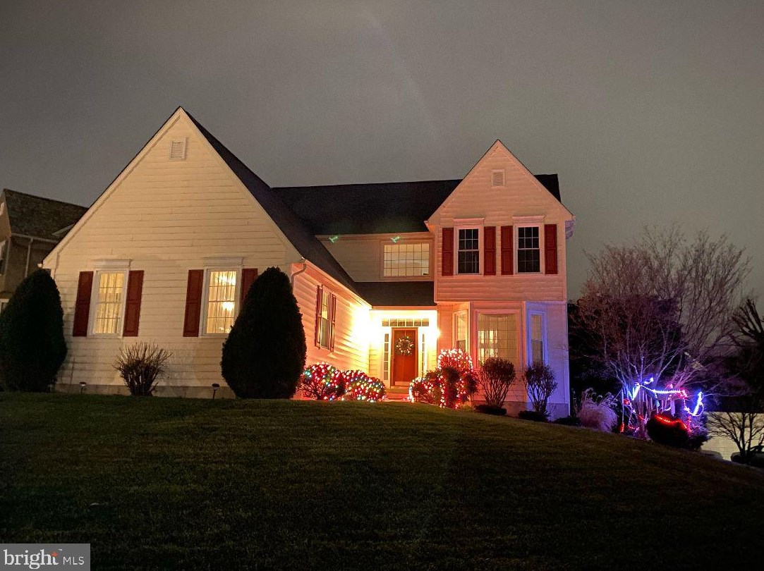 921 Merrit Cir, West Chester, PA 19380-7214