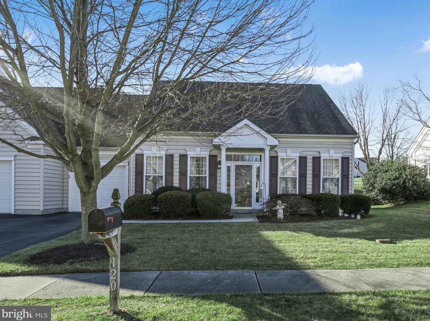 120 Augusta Dr, Honey Brook, PA 19344-8610