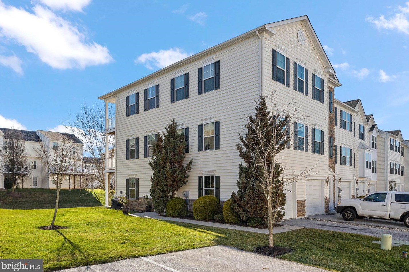 387 Larose Dr, Romansville, PA 19320-1628
