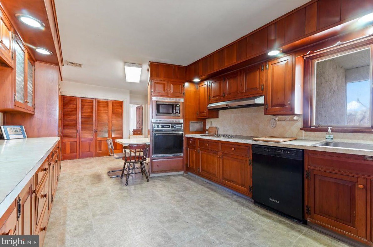 499 Clover Mill Rd, Exton, PA 19341-2502