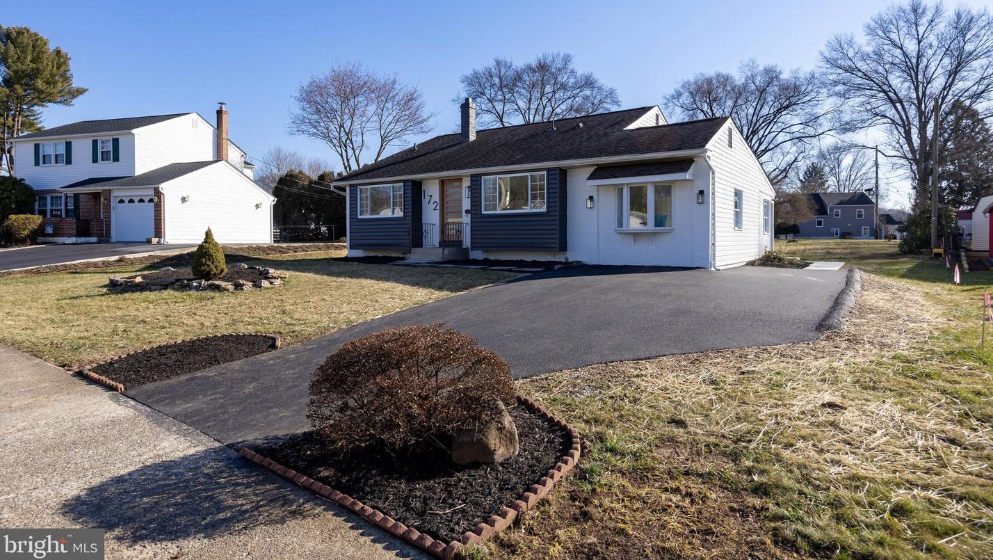 172 Lake Dr, Downingtown, PA 19335-2648