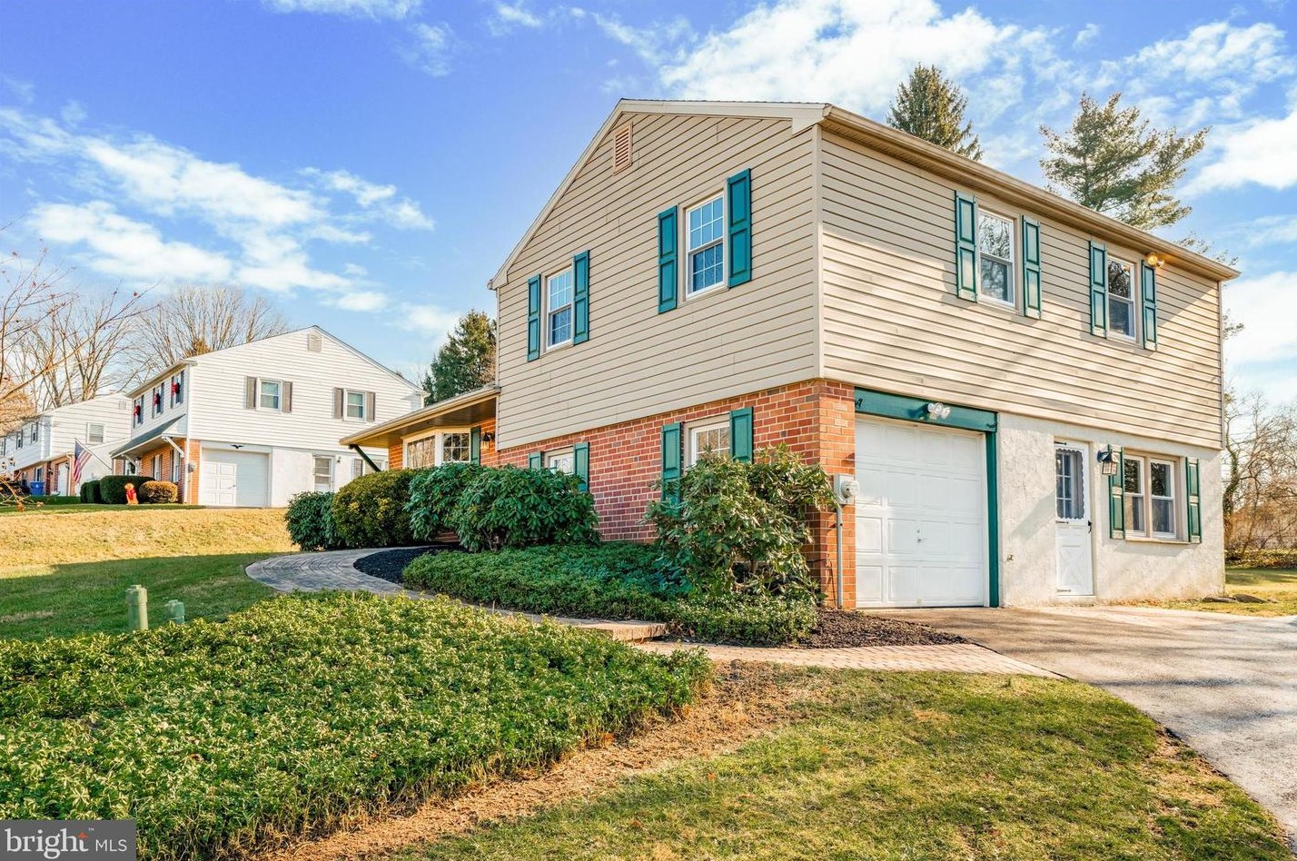 1256 Ravens Ln, West Chester, PA 19382-5766