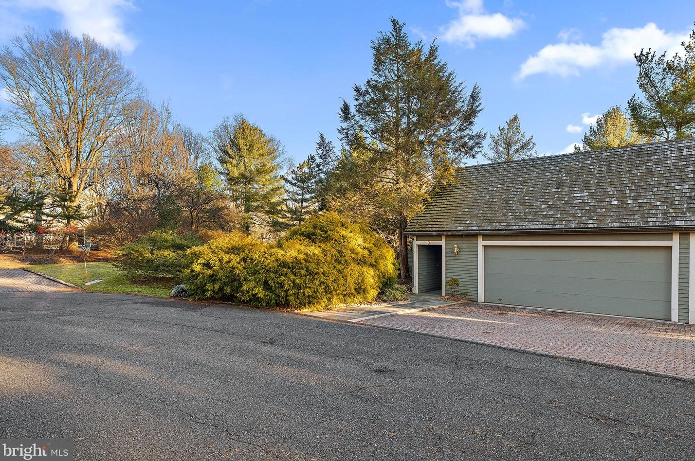 9 Deer Pond Ln, Chadds Ford, PA 19317