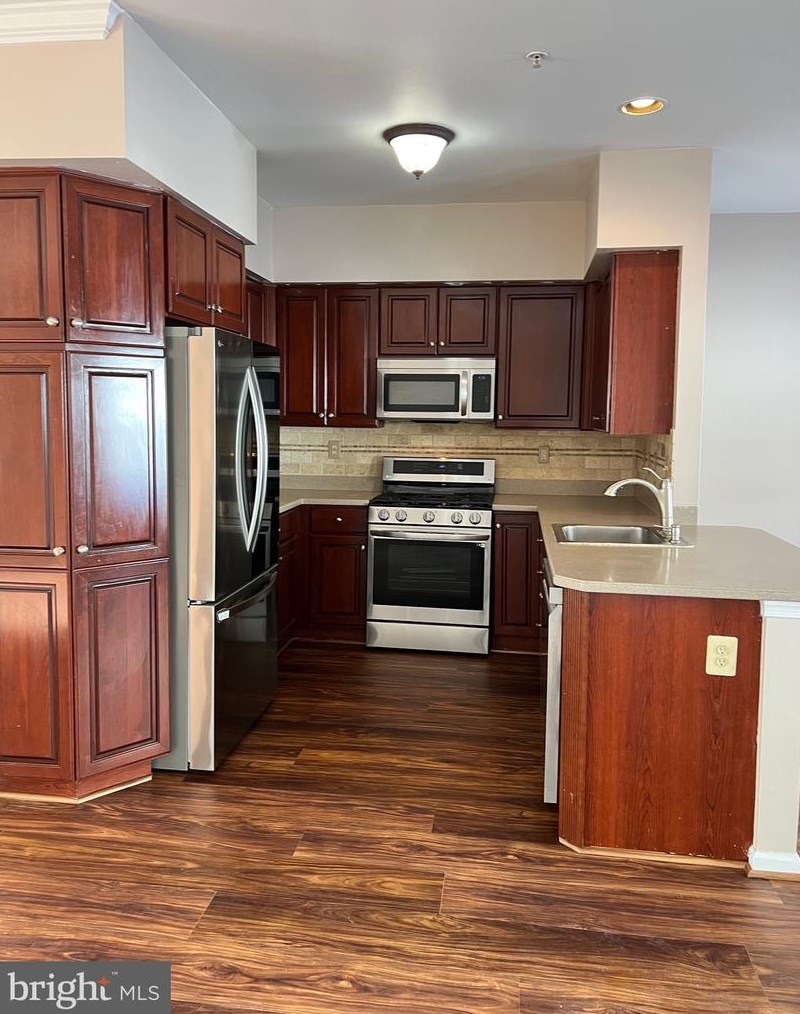 18 Lincoln Dr, Downingtown PA  19335-5325 exterior