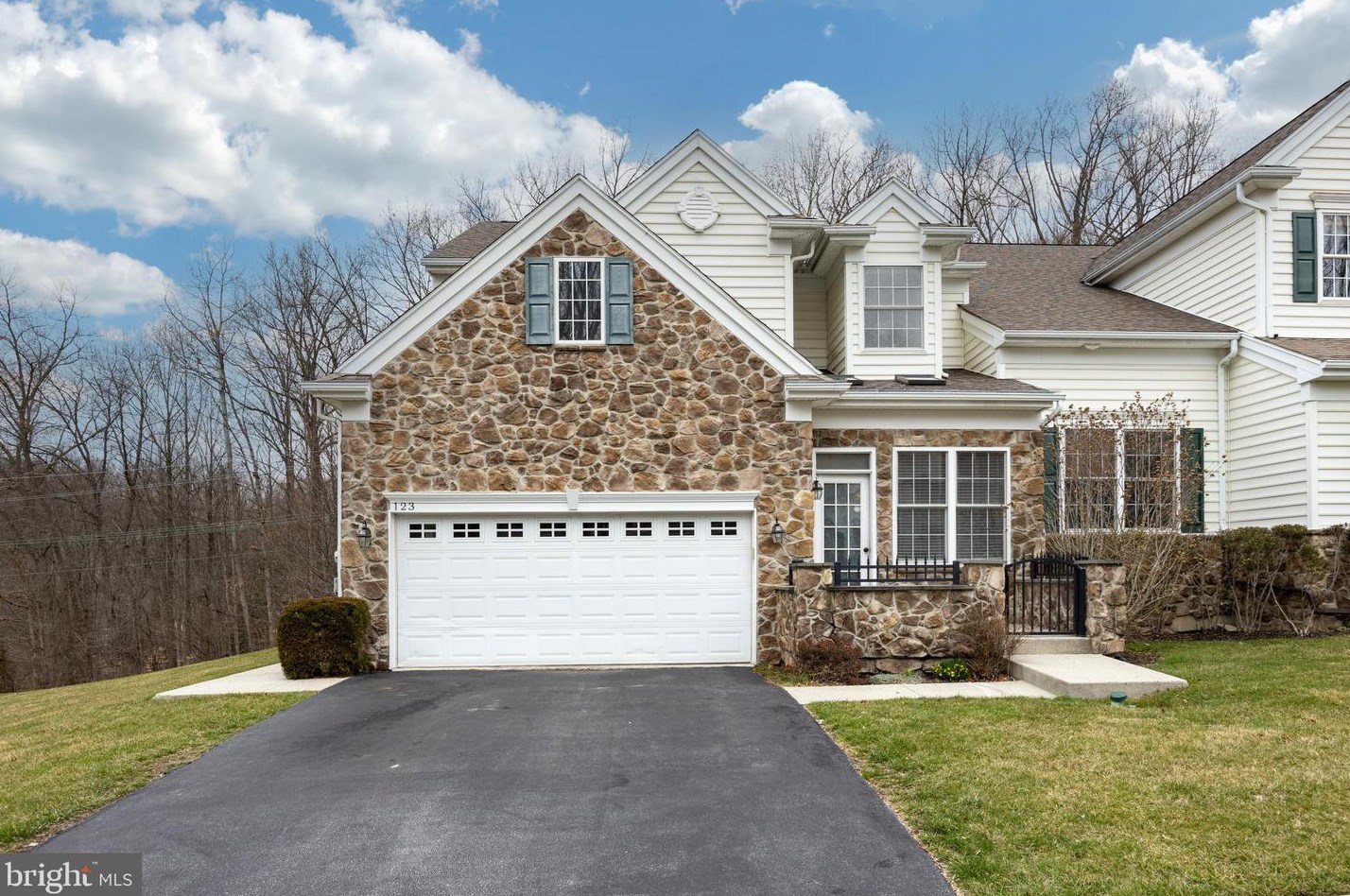 123 Whiteland Hills Cir, Exton, PA 19341-2221