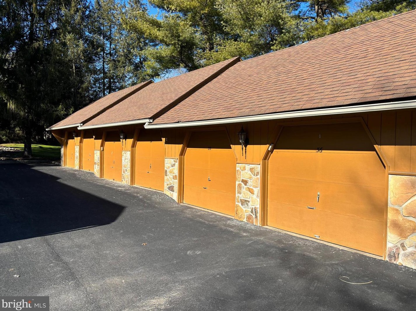 35 Valley Stream Ln, Wayne, PA 19087
