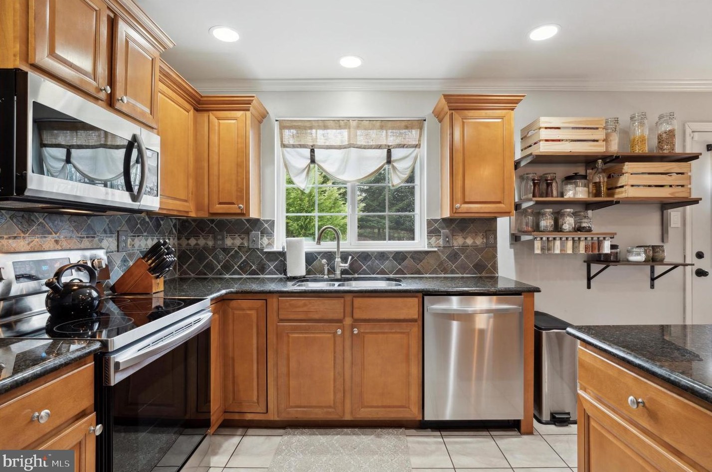 131 Bellevue Rd, Coatesville PA  19320-3960 exterior