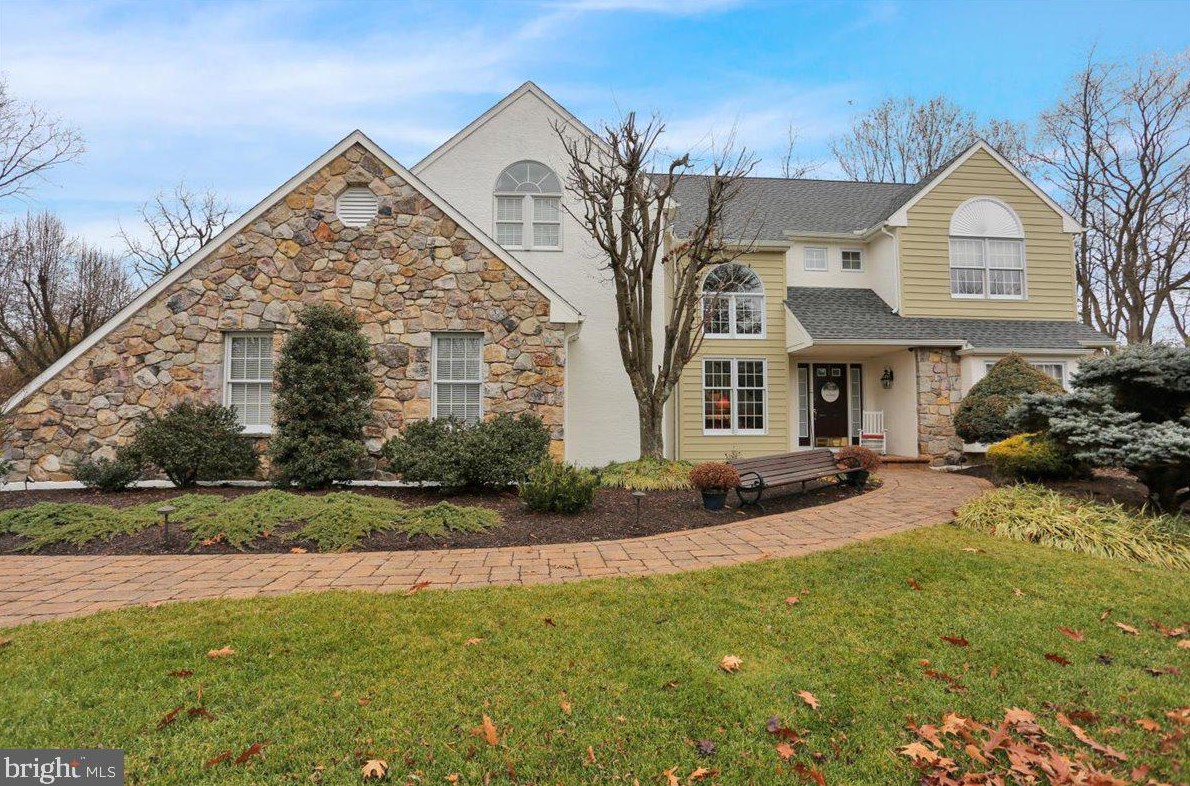 111 Barton Dr, Spring City, PA 19475-3415