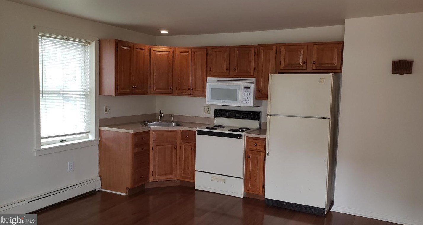 205 E Locust St #apt 1, Oxford, PA 19363