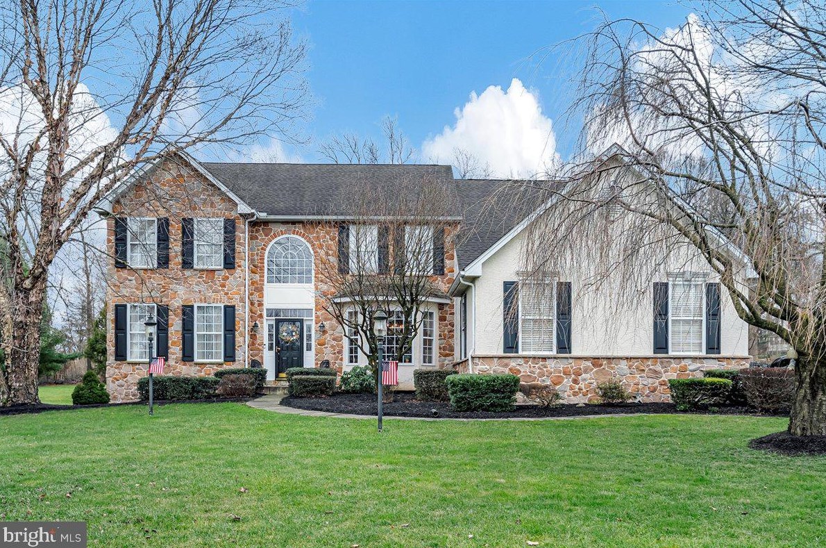 209 Glen Loch Dr, Honey Brook, PA 19344
