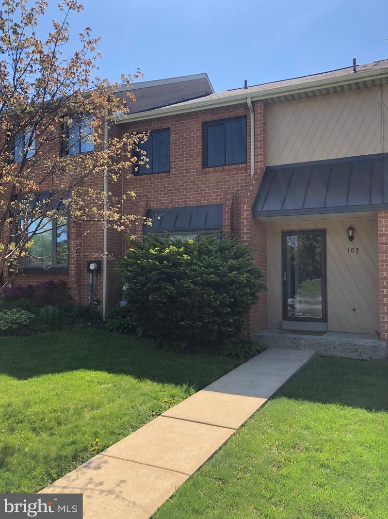 102 Caernarvon Ct, Exton PA  19341-1471 exterior