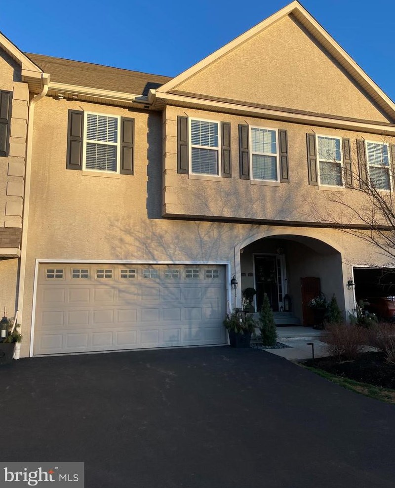 220 Spring Ln, West Chester, PA 19382-5068