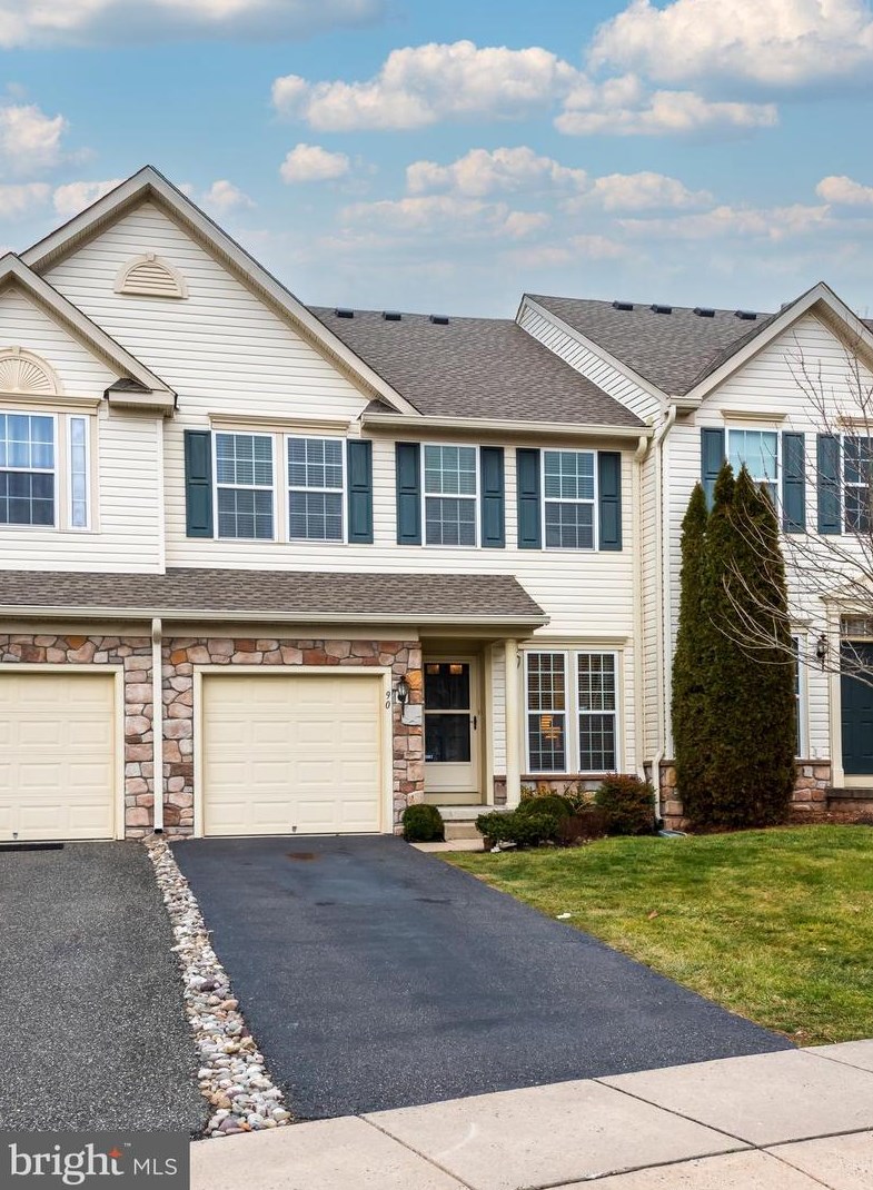 90 N Savanna Dr, Pottstown, PA 19465