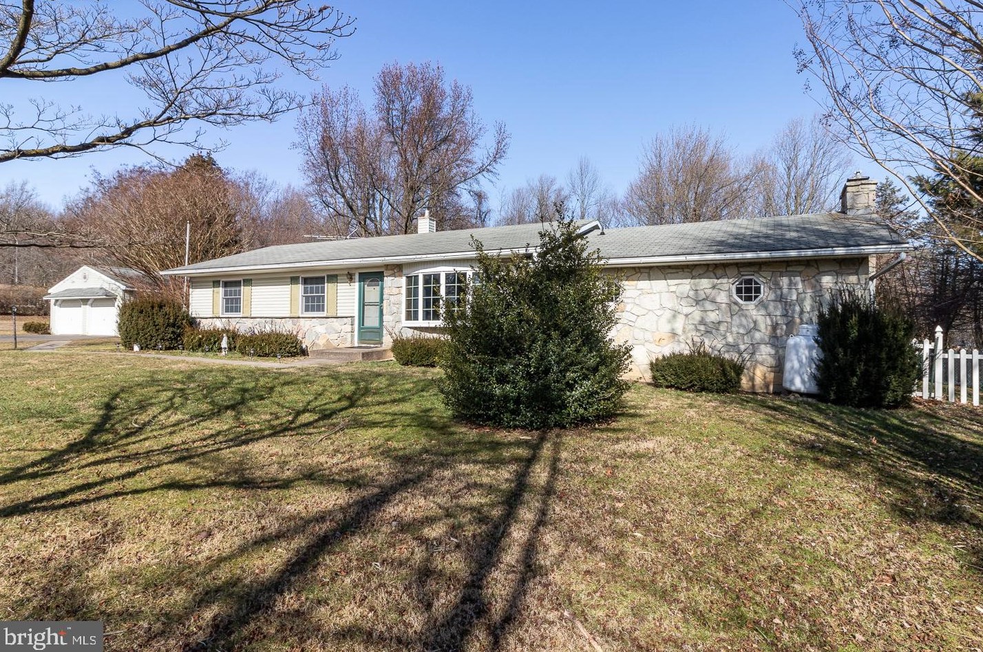 572 Old Wilmington Rd, Romansville, PA 19320-1106